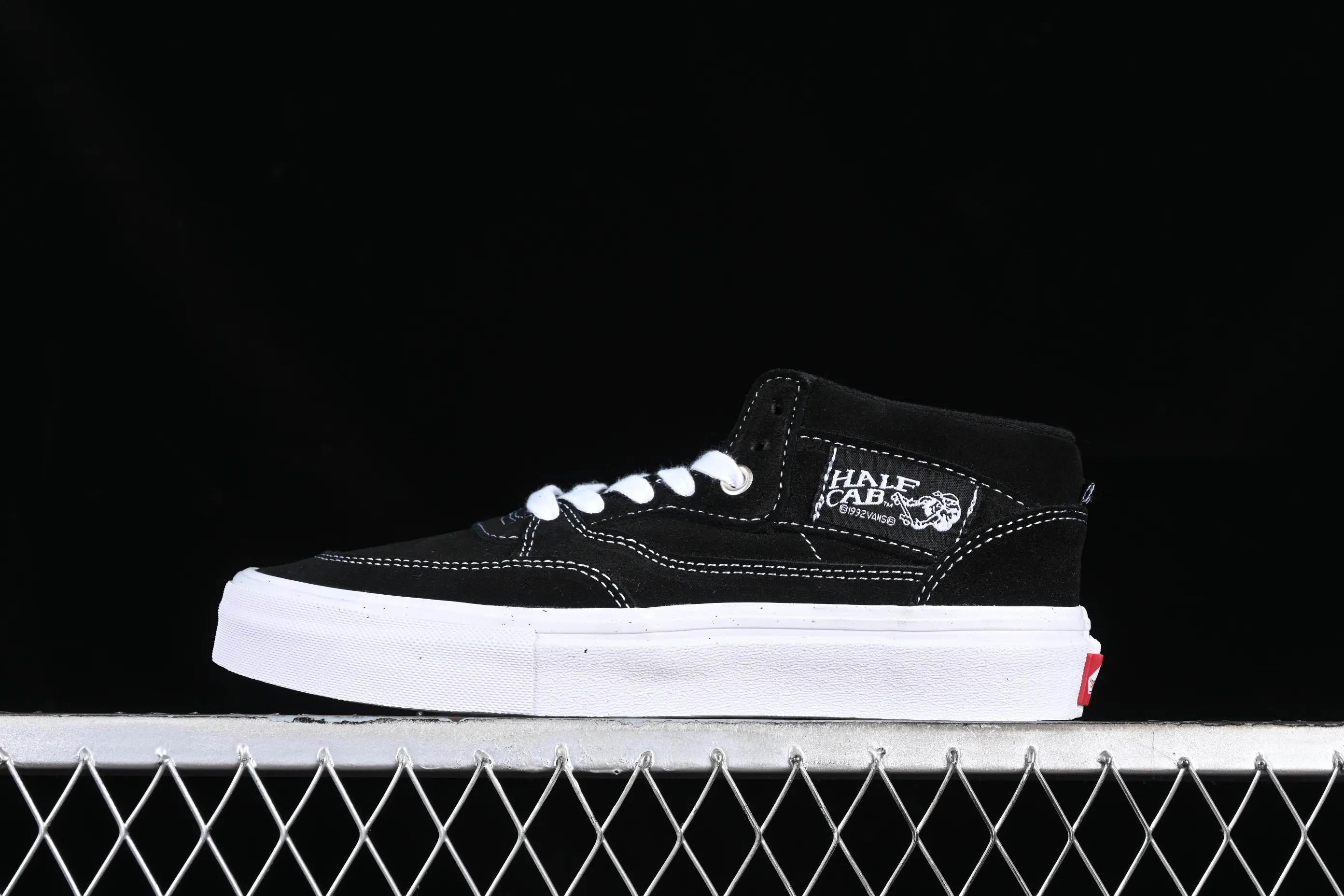 All Categories Vans Vans Series Vans Mid Vans China Vans Half Cab 33 Dx Anaheim Series China Skateboard Shoes VN0A5FCDY28